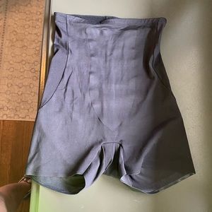 Black shape wear shorts